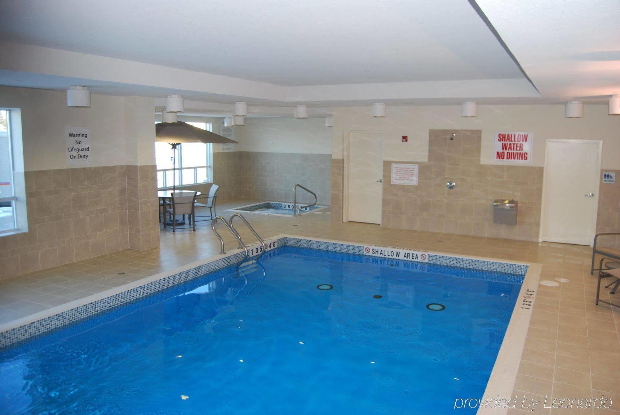 Holiday Inn Express & Suites New Liskeard Ngoại thất bức ảnh
